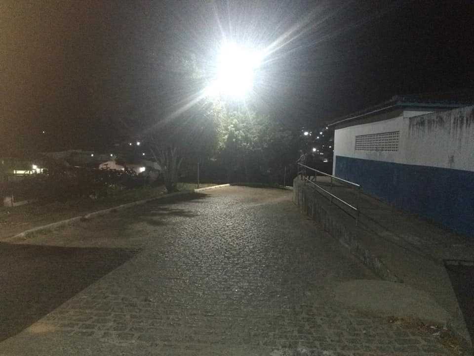 Ladeira do Colégio Municipal recebe mais iluminação para reforçar segurança dos estudantes
